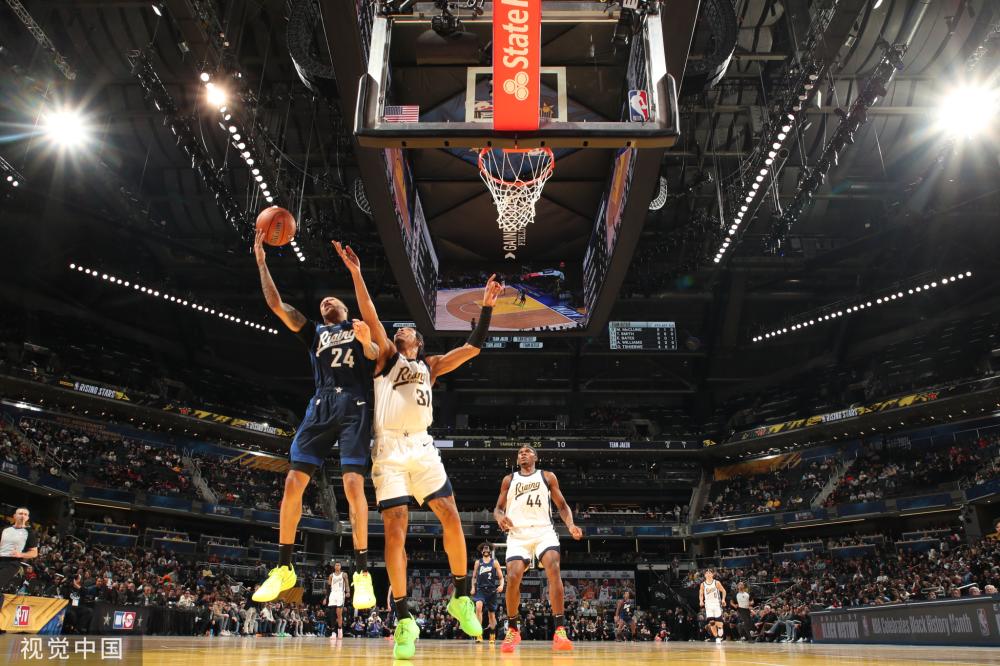 年轻棋手在 年轻棋手在